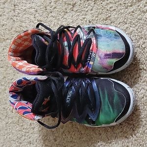 Kryie Irving Boys gym shoes